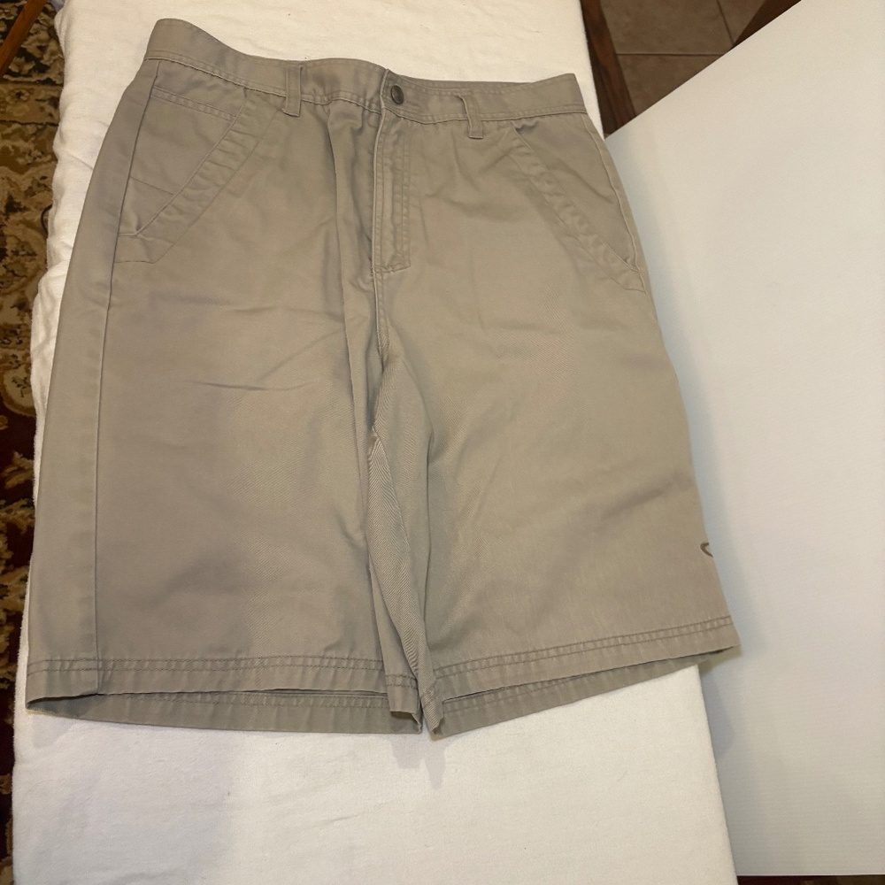 Oakley Men’s Khaki Tan Chino Shorts 33 Waist RN96548 Casual Skate Shorts Icon